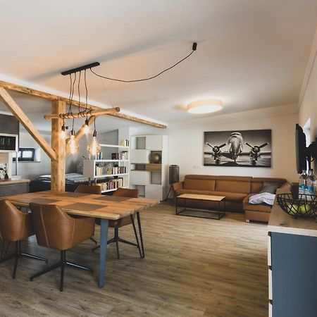 Modernes Loft vor den Toren des Chiemgaus Tacherting Exterior foto