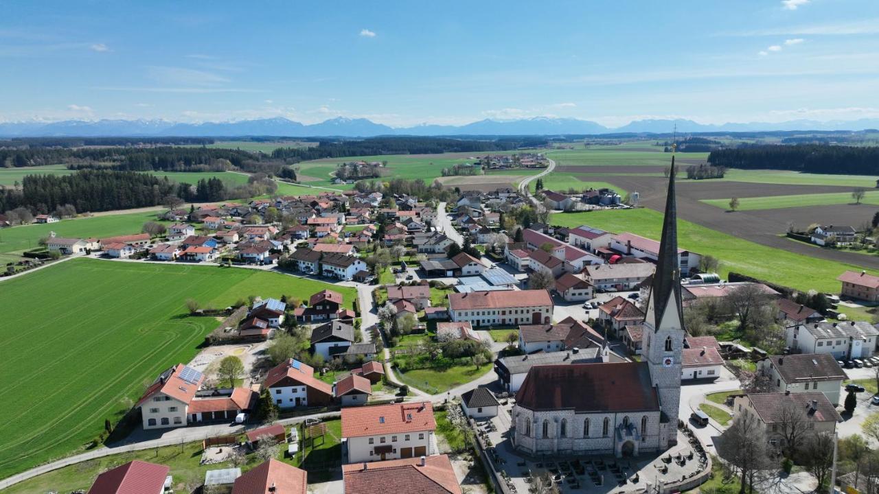 Modernes Loft vor den Toren des Chiemgaus Tacherting Exterior foto
